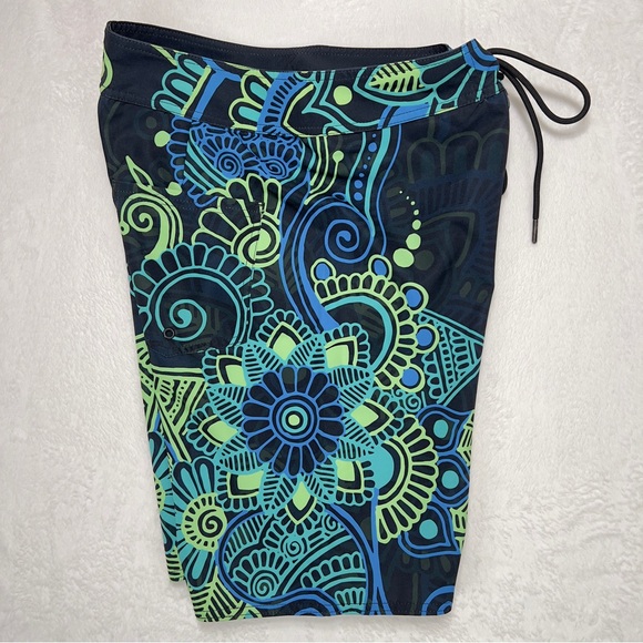 Lunafide Board Shorts Men’s Medium 21” Length Polynesian Design Like New! - Picture 5 of 13